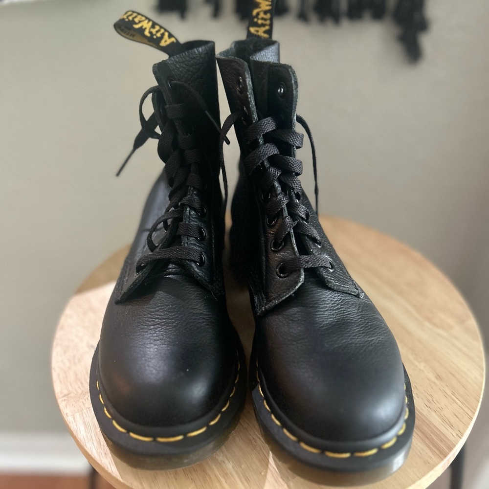 •Dr.Martens 1460 Pascal Soft Size 6/37. Worn only once. New condition.